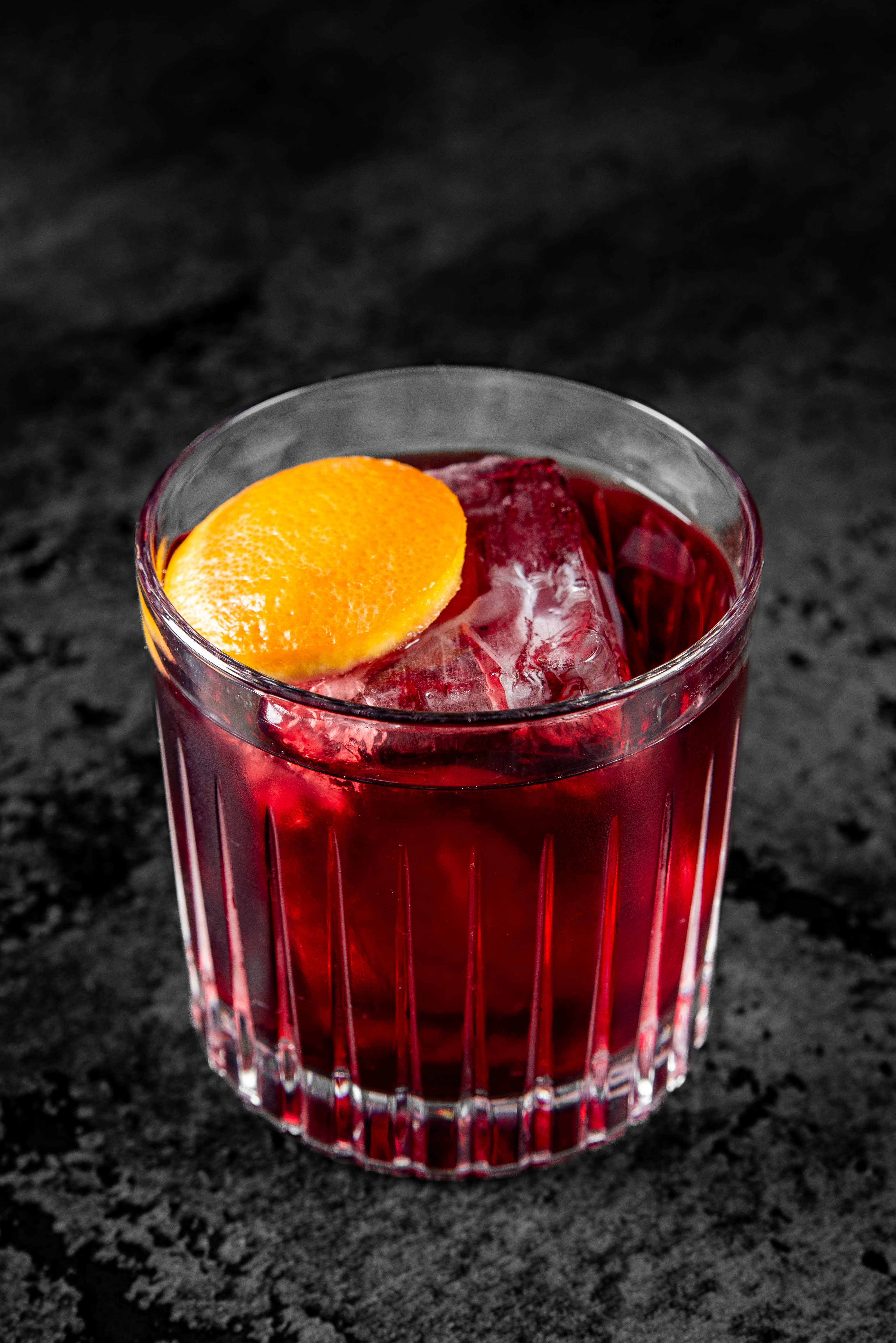 <span style="font-weight: 700;">Old-Fashioned&nbsp;(<span color-type="color" style="color: #f51111;"><span color-type="color" style="color: #dfdff5;">Free)</span></span></span><br>(Безалкогольный виски, безалкогольный биттер, тростниковый сахар )