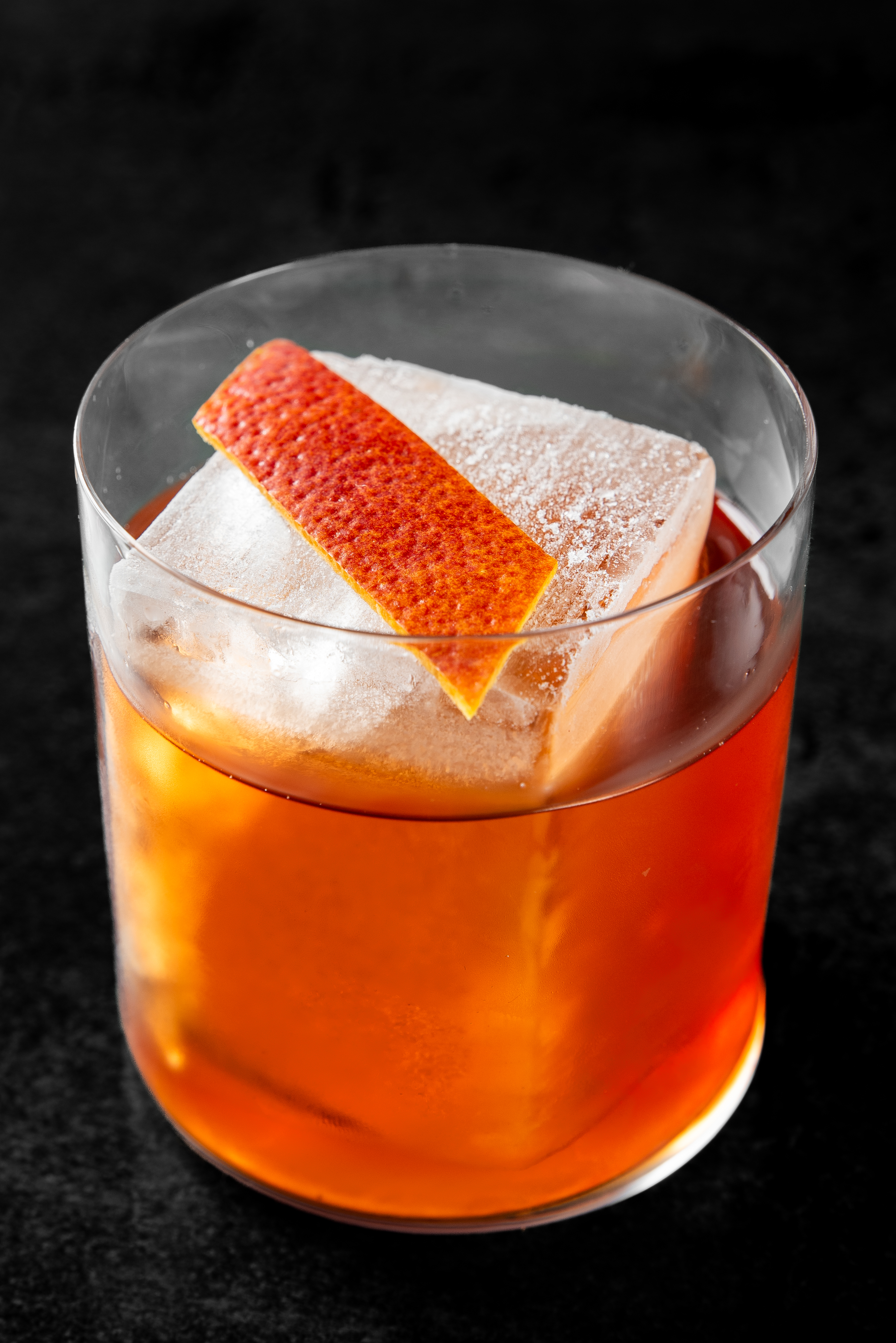 <span style="font-weight: 700;">Boulevardier&nbsp;(<span color-type="color" style="color: #f51111;"><span color-type="color" style="color: #dfdff5;">Free)</span></span></span><br>(Безалкогольный вермут, безалкогольный биттер, безалкогольный виски)