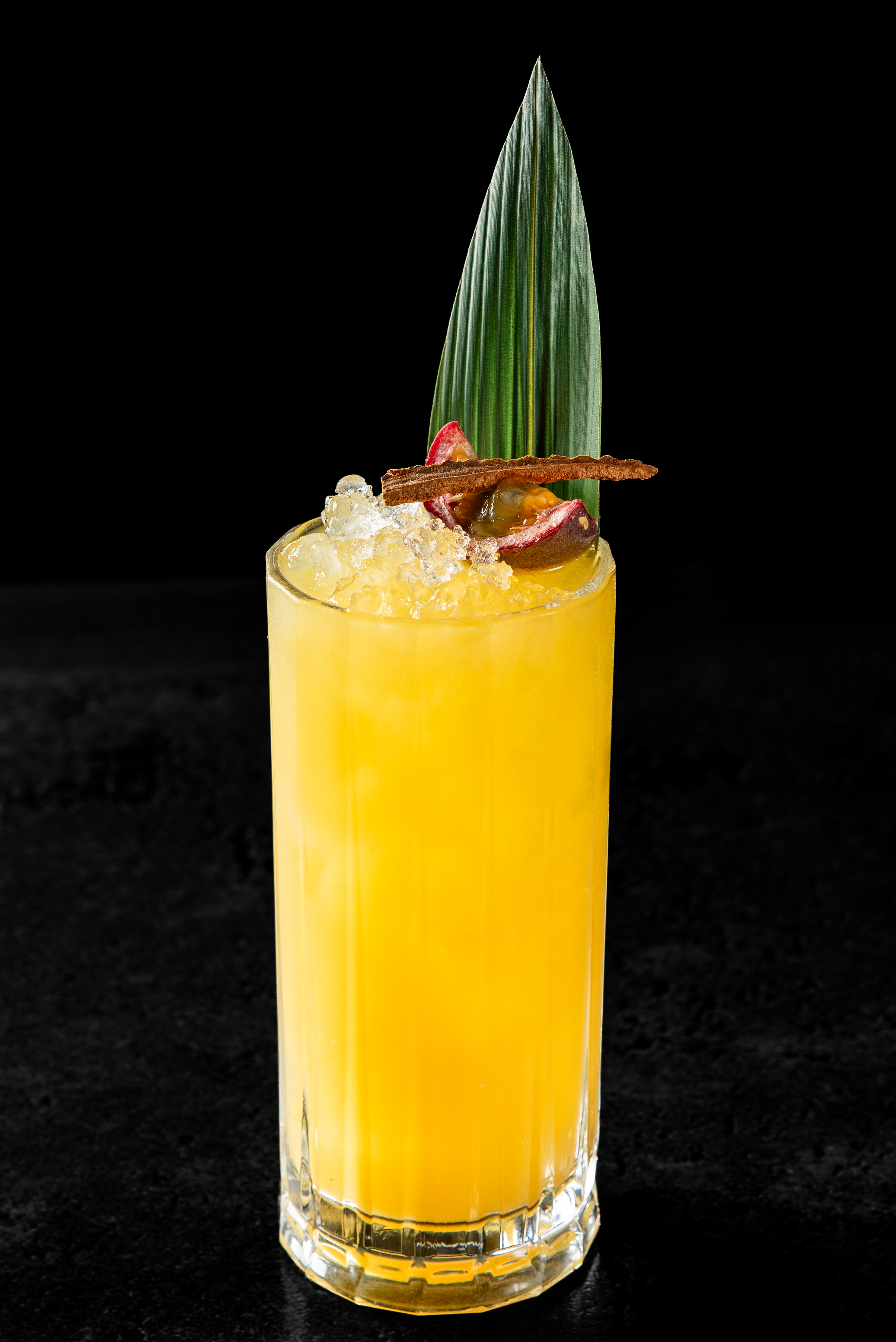 <span style="font-weight: 700;">Passionate<br></span>(Свежая маракуйя, апельсиновый ликер, миндаль, лимон)<br>